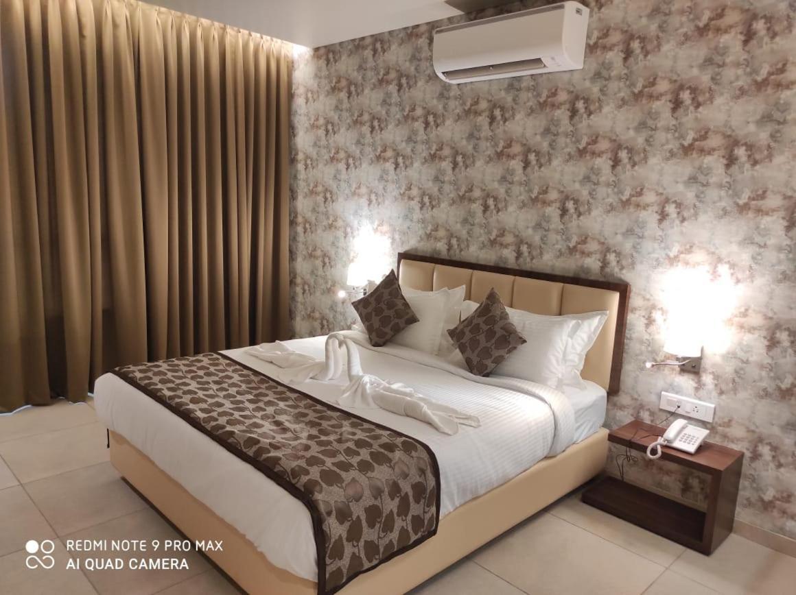 Hotel Shlok Колхапур Экстерьер фото